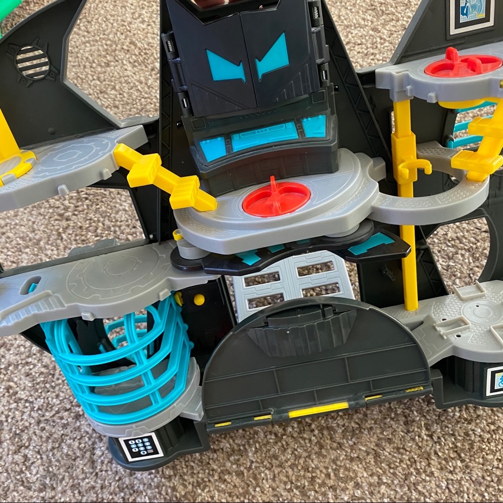 Imaginext Batcave - Picture 5 of 10